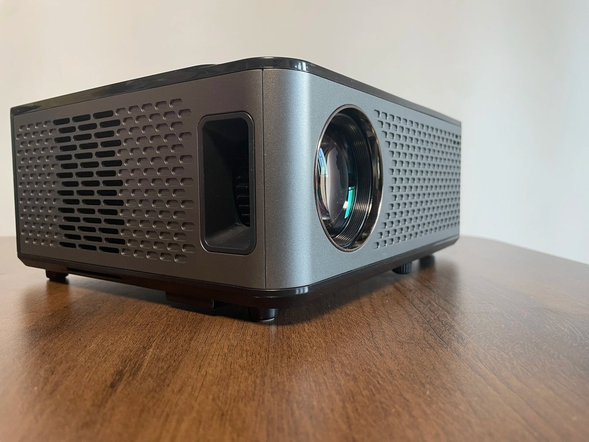 KTM-213267 Portable Wireless Ultra HD Projector for Home Cinema Experience