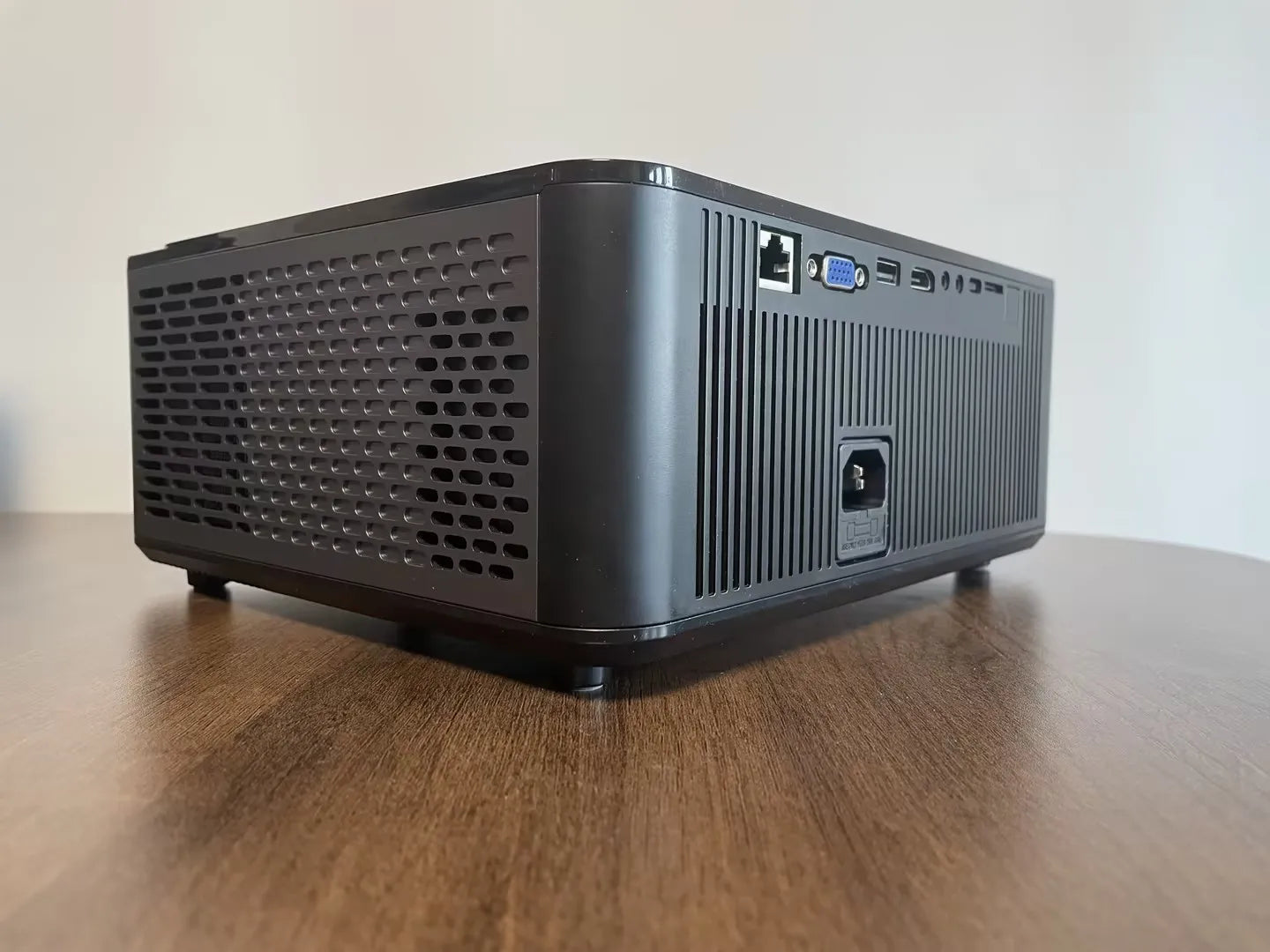 KTM-213267 Portable Wireless Ultra HD Projector for Home Cinema Experience