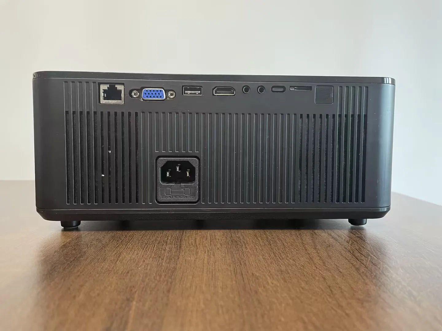 KTM-213267 Portable Wireless Ultra HD Projector for Home Cinema Experience