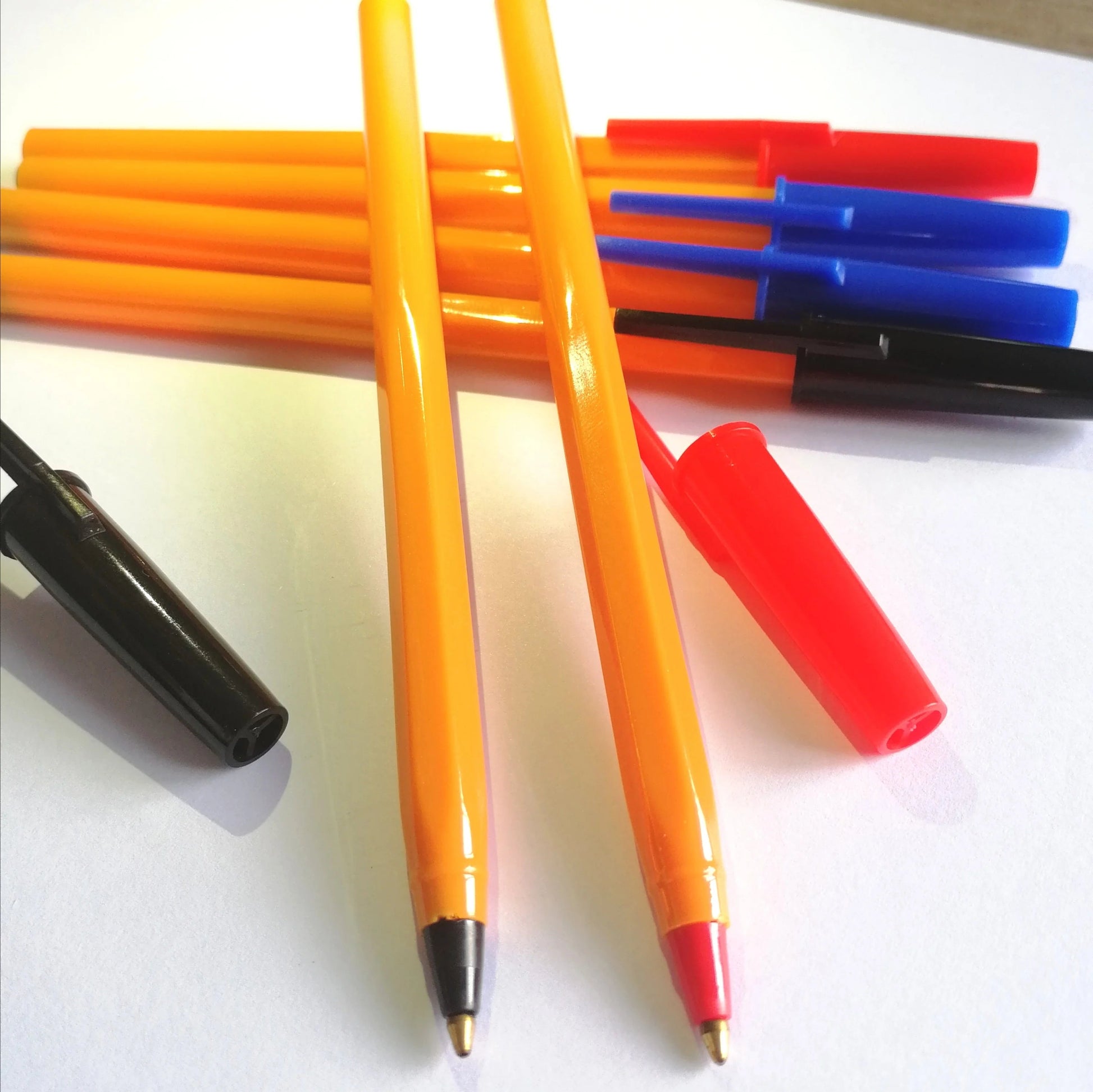 KTM-525971 Plastic Stick Ballpoint Pens for Office and School Use