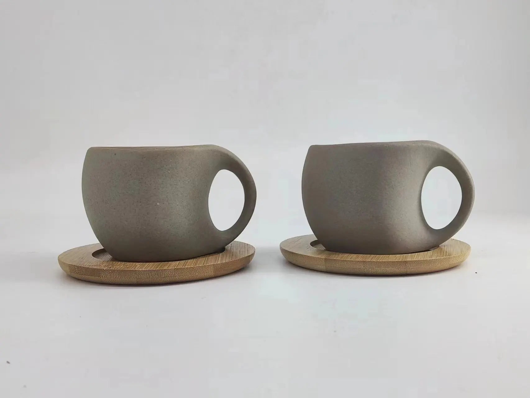 KTM-931795 Japanese Ceramic Coffee Mug with Wooden Saucer - Elegant Porcelain Tea Cup Set